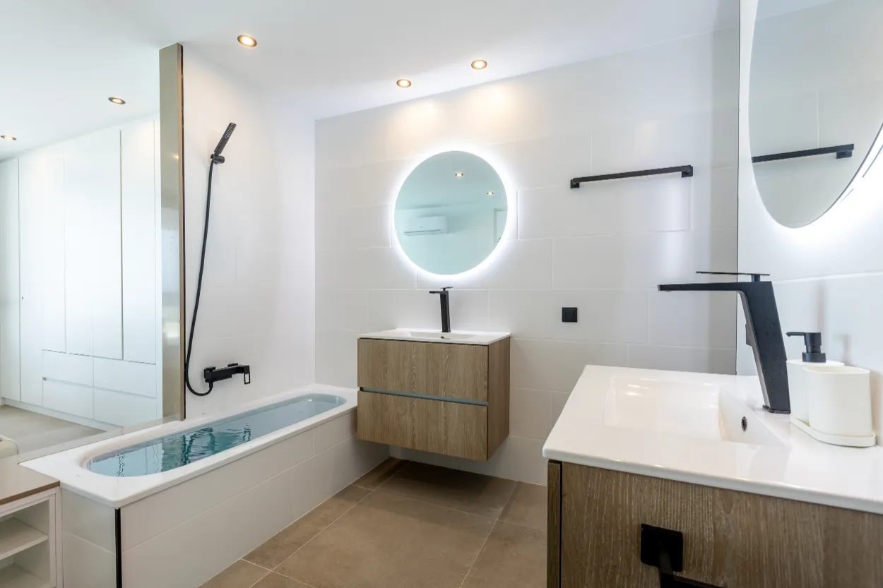 Vista del Silencio - bathroom-with-walk-in-shower